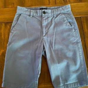 Gråblå chinos shorts herr strl 28” Från New Look men 100% bomull 