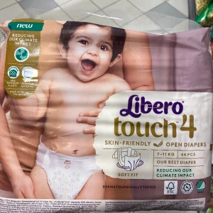 Blöjor (barn ingår) - One size fits all. Barnet (johan) (more like juan😂) ingår såklart. Inga returer efter användning.