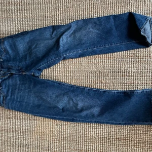 Levis 551 - Levis 551. Knappt använda i nyskick. Storlek 29/30.