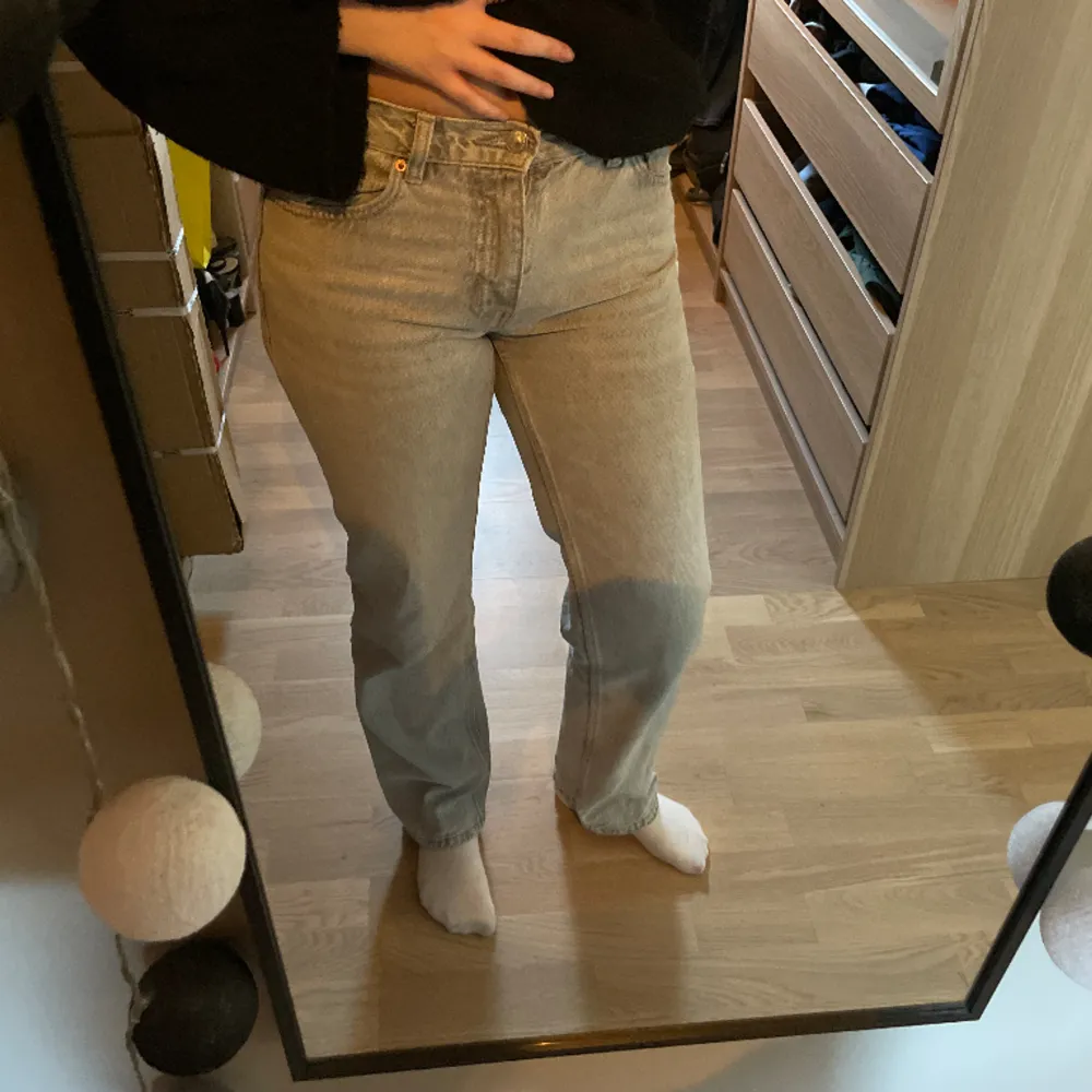 Grå jeans från Gina Tricot💗. Jeans & Byxor.