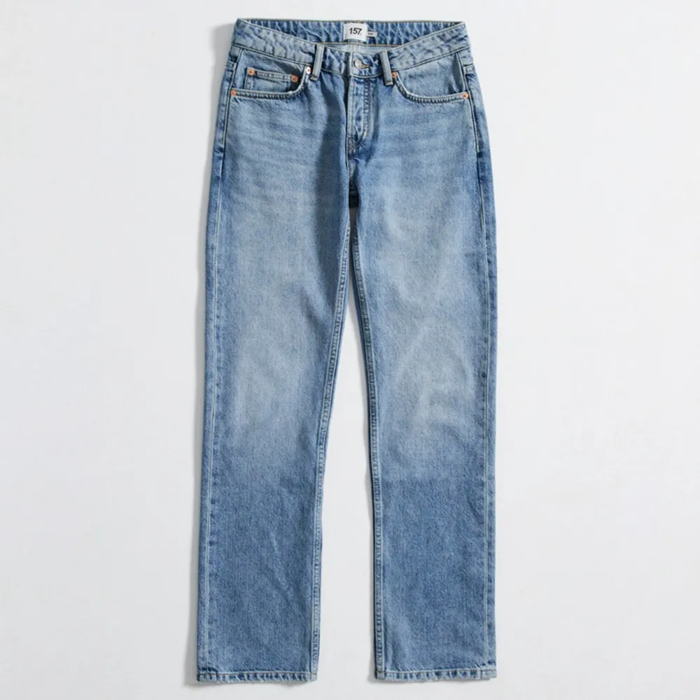 Säljer nu mina jeans från Lager157 i storlek XS. Perfekt längd för mig som är cirka 165 cm lång. Färgen på hemsidan heter ”Light Used”. Jeansen är i gott skick. . Jeans & Byxor.
