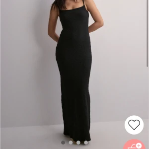 Långklänning - Helt oanvänd, endast testad. Beställde i fel storlek och den var för lång. Köpte den för 399kr💗