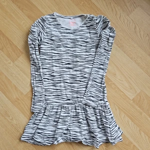 Klänning name it - Klänning name it strl 122-128 