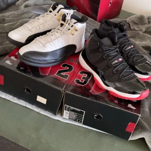 2008 jordan 24 pack - Jordan 11 (bred) storlek 45 Jordan 12 (taxi) storlek 45  Kommer i 24 paket tillsammans inte enskilt. Skick 9/10 från 2008 köpt på sneakermeet