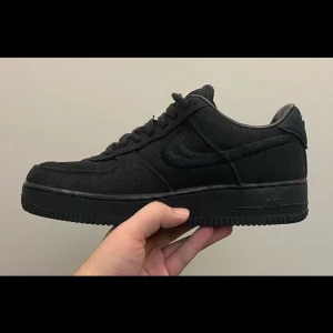 Nike x Stüssy low black - De är väldigt bra skick, använda i ungefär 10 minuter. Storlek 42/43. Nypris ca 1800kr Mitt pris - 600kr
