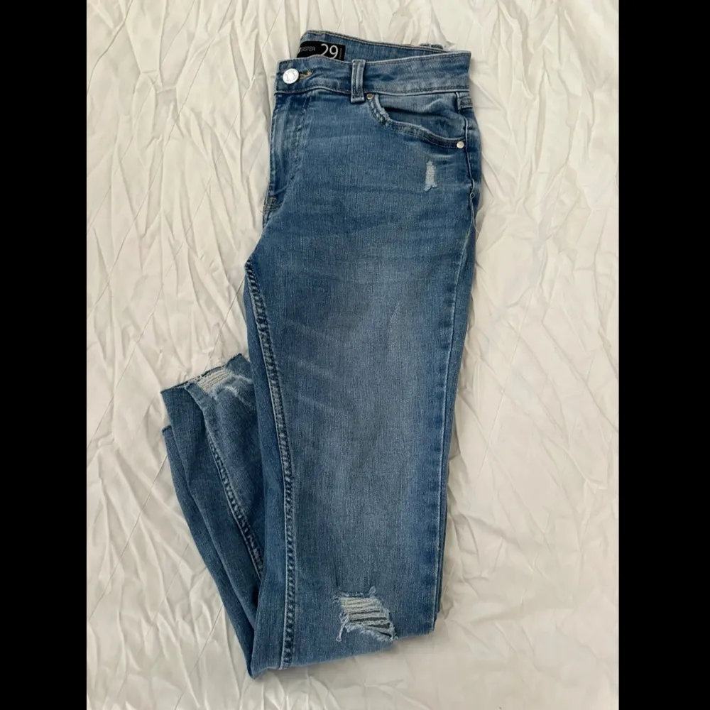 Nya, endast testade. Super snygga, men trivdes inte i ljusa jeans.  Waist 29 . Jeans & Byxor.