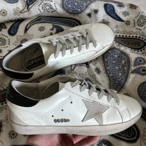 Golden goose - Golden  goose skor i nyskick: slitning är del av design / box och dustbag är borta men äktighetsbevis finns / Byten går
