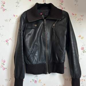 vintage Diesel leather jacket, really good condition, Size. Small
