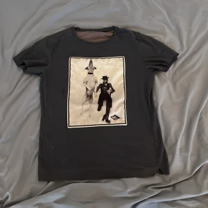 Limitato tshirt - Size M gott skick, nypris över 1000