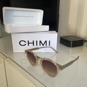 Chimis i modell 03, Box och glasögonfodral medkommer. Köpta för 1350 kr säljer för 599 kr.
