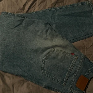 Levi’s 501 - Fina levis 501or Köpta nått år sen men knappt blivit använda så väldigt bra skick Kostade 1200kr nya Storlek: W30 L30