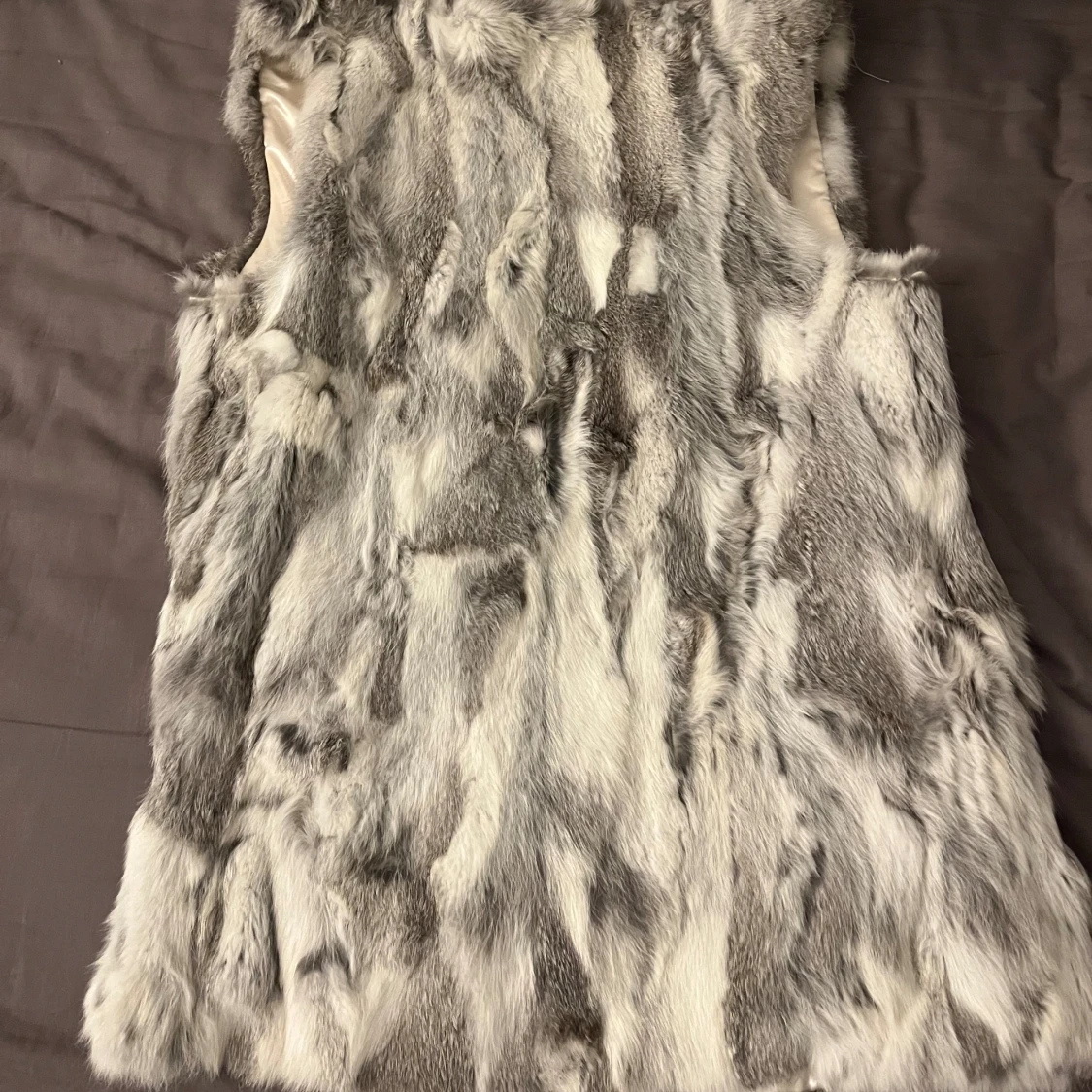 Vit/grå äkta pälsväst - 91