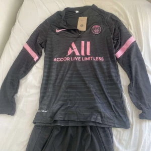 PSG Dress  - En helt ny Psg dress, perfekt till sommaren och till träningen. 