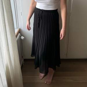 Svart kjol från ZARA men inbyggda shorts