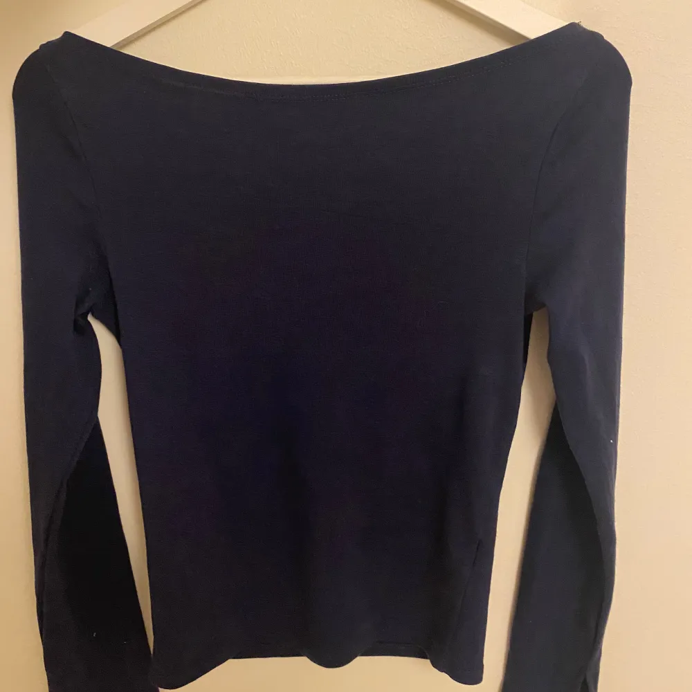Jättefin tröja från Gina som liknar den populära intimissimi tröjan. Bara använd en gång och köpt nyligen ❤️ använd gärna köp nu. Tröjor & Koftor.