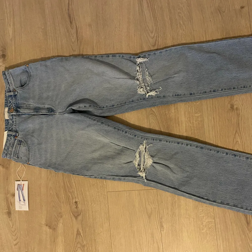 Superfina jeans från Abrand Jeans, aldrig använda med alla lappar kvar!💗 W29 high straight🫶🏻. Jeans & Byxor.