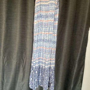 Lång klänning  - Fin klänning använd ca 4 gånger 