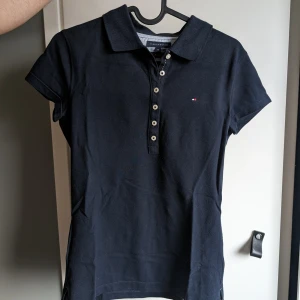 Tommy Hilfiger pike flera färger  - Tommy Hilfiger pike i blå och grön färg Reedgreen pike röd  50kr styck 