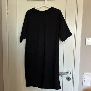 T-shirt klänning  - En t-shirt klänning som är i fint skick.  Djur finns i hemmet!