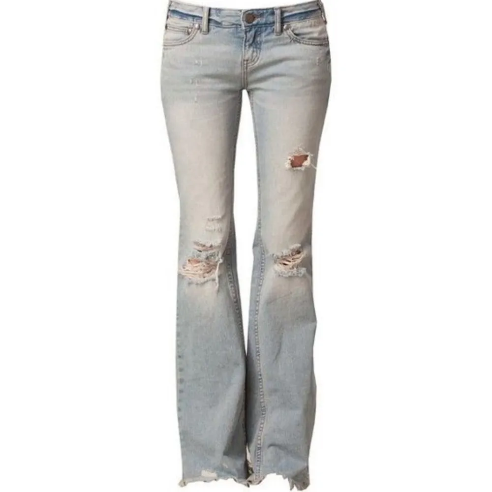 Söker ett par jeans likande dessa. Hör av er om ni har. Pris diskuteras!. Jeans & Byxor.