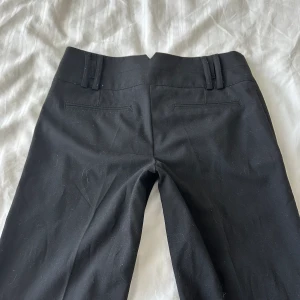 Lågmidjade bootcut kostymbyxor  - Vintage från Orsay 🩷midja: 72cm o innerben: 78cm 