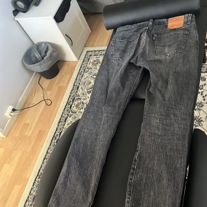 Levi’s jeans - Svarta Levis jeans som inte används längre Stolek: W31 L34