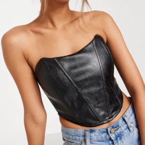 Läder korsett  - Läder korsett från NLY trend med dragkedja bak 