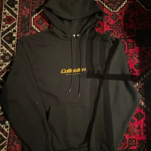 Collussion hoodie - Aldrig använt, så den är fortfarande fluffig och mysig inuti 