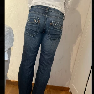 Butterfly jeans från vero Moda  - Använt skick, låg midjade 