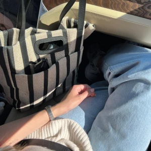 & Other Stories väska - Sommarväska från & Other Stories. Använd en gång. Nyskick 