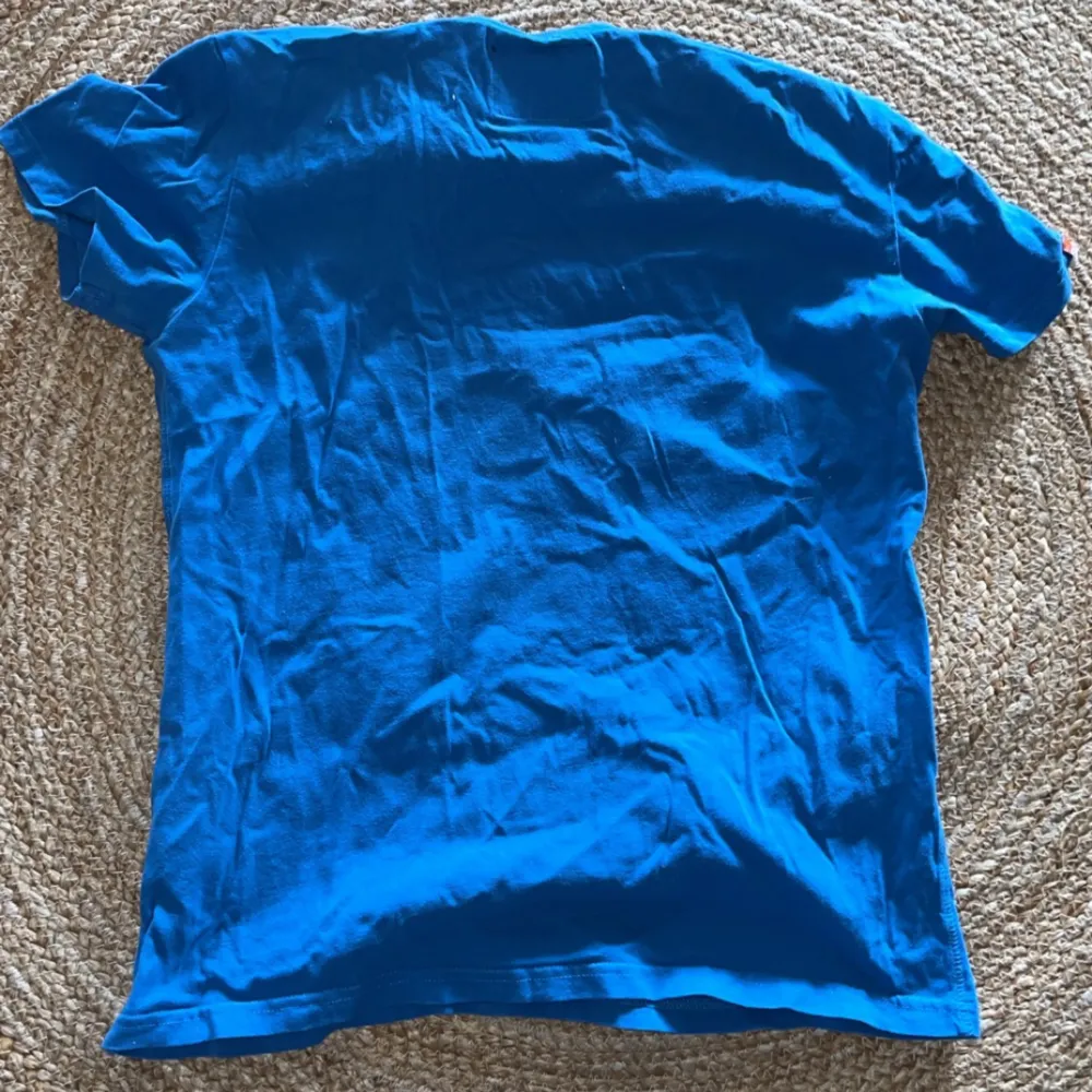 Vintage super dry t-shirt som säljs pga att den inte kommer till användning längre . T-shirts.