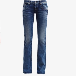 Ltb valerie - Väldigt nya och fina ltb valerie jeans. Fick hem dem för ca två veckor sedan men insåg att de är för stora efter att jag hade dragit av lappen. De är använda kanske tre gånger och är i nyskick. Helt slutsålda överallt. Hör av er för fler bilder😊