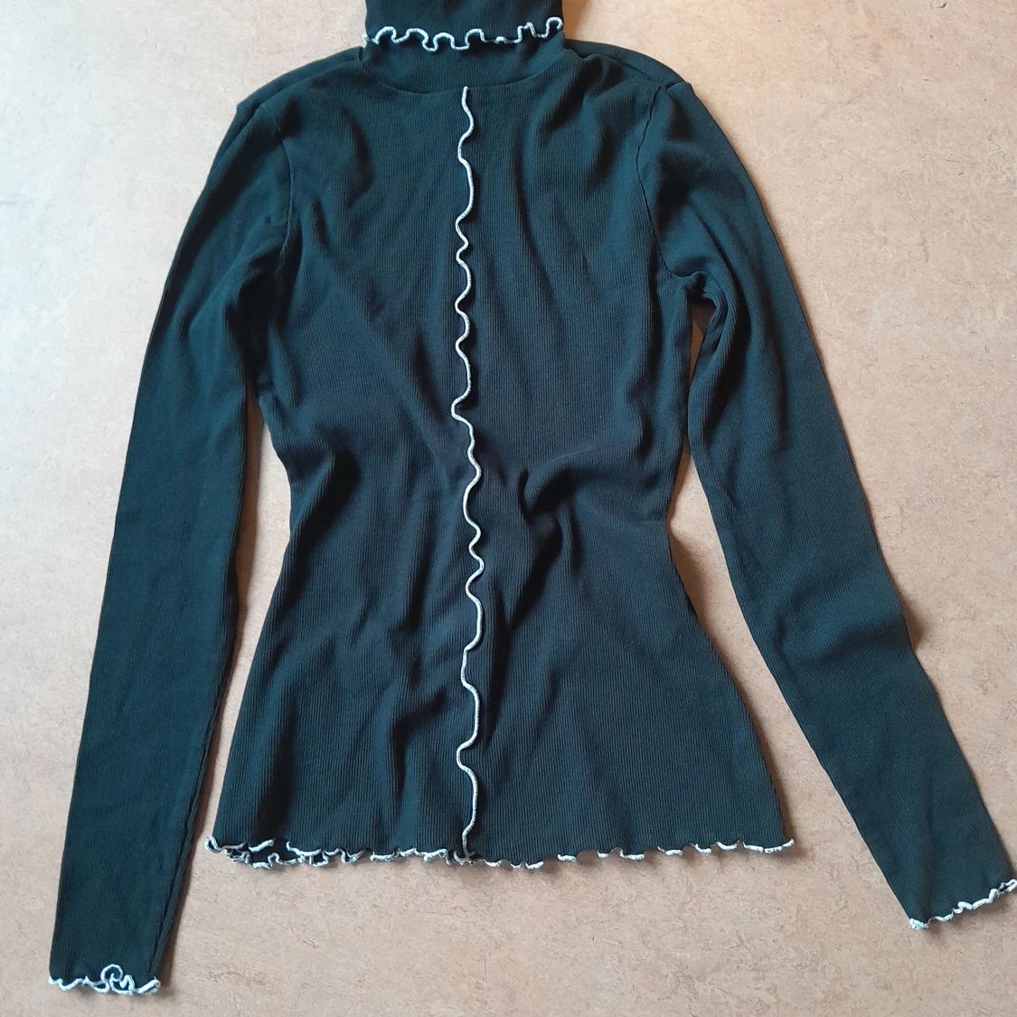 Svart Tröja med Toppsömmar