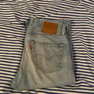 Levi’s jeans i bra skick. Storlek W30 L32. (Blå)