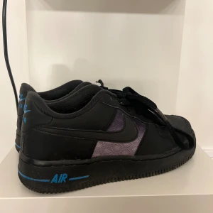 Air force - Superfina unika air force! Kommer tyvärr inte till användning längre❣️ Nyskick där av de lite högre priset🫶🏼 Priset går att diskutera!! (Äkta)!