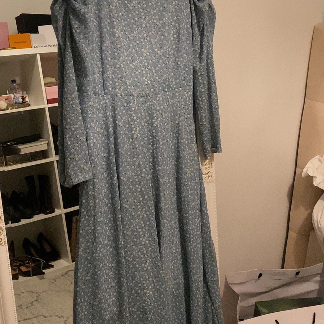 Ljusblå blommig maxiklänning  - 90