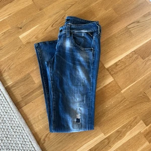 REPLAY JEANS  - Säljer nu dessa Replay jeans för dom passar inte mig. Dom är nästan aldrig använda och har mest legat i min garderob. Hör av er vid mer frågor och funderingar.  MVH Victor  