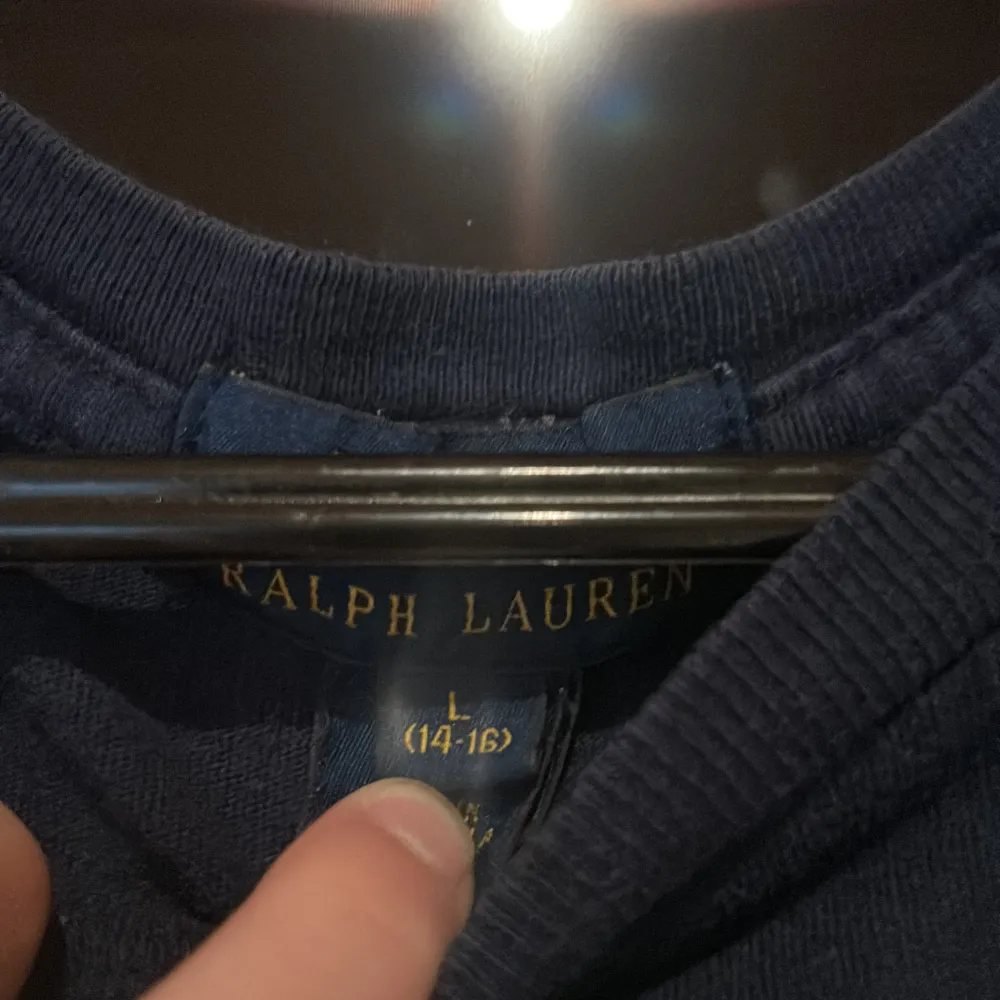 Polo Ralph Lauren t shirt bra skick strl 14-16 år . T-shirts.