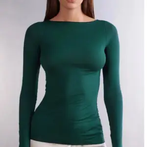 Hej! Säljer denna ursnygga tröjan ifrån intimissimi i färgen Grön - 448j💞 Använd fåtal gånger och inga defekter alls! 350kr 