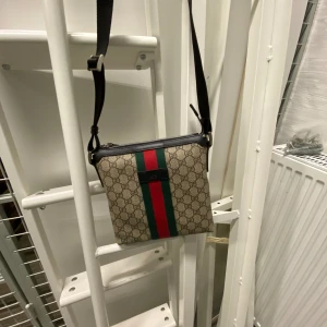 Gucci axelväska beige ophidia  - Möts i Stockholm, modellen säljs ej längre. Skicka ett meddelande för mer info  Byten kan göras