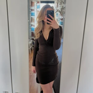 Jättefin klänning - En perfekt klänning till allt! Den är aldrig använd då det är lite liten, köpte på Nelly för nåt år sedan💗