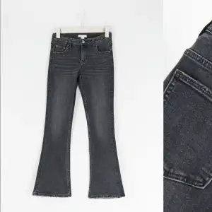 Lågmidjade jeans från Gina young som inte passar och därför inte kommer till användning, annars superfina och skulle säga att det passar en storlek 34 typ💞