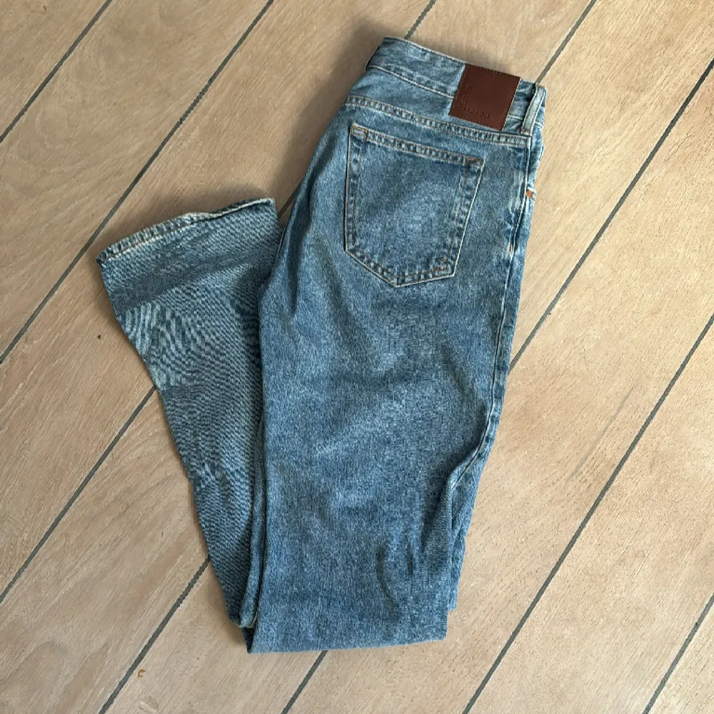 Bikbok jeans i modellen Liw straight 550. Väldigt fint skick. Nypris 699kr. Jeans & Byxor.