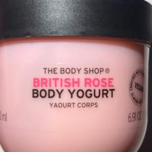 The body shop british rose body yoghurt, 200ml   Original pris: 165kr
