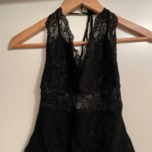 Spetstopp  - Snygg svart spets topp 💕 