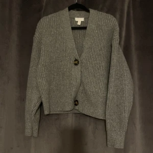 Cardigan - Cardigan från hm i storleken xs