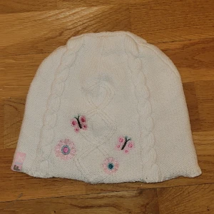 Mössa - Gullig mössa från Fix. Köparen står för frakten 💕