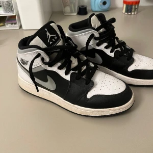 Jordan 1 mid - Säljer mina skor som inte kommer till någon användning. Jordan 1 mid, bra skick.