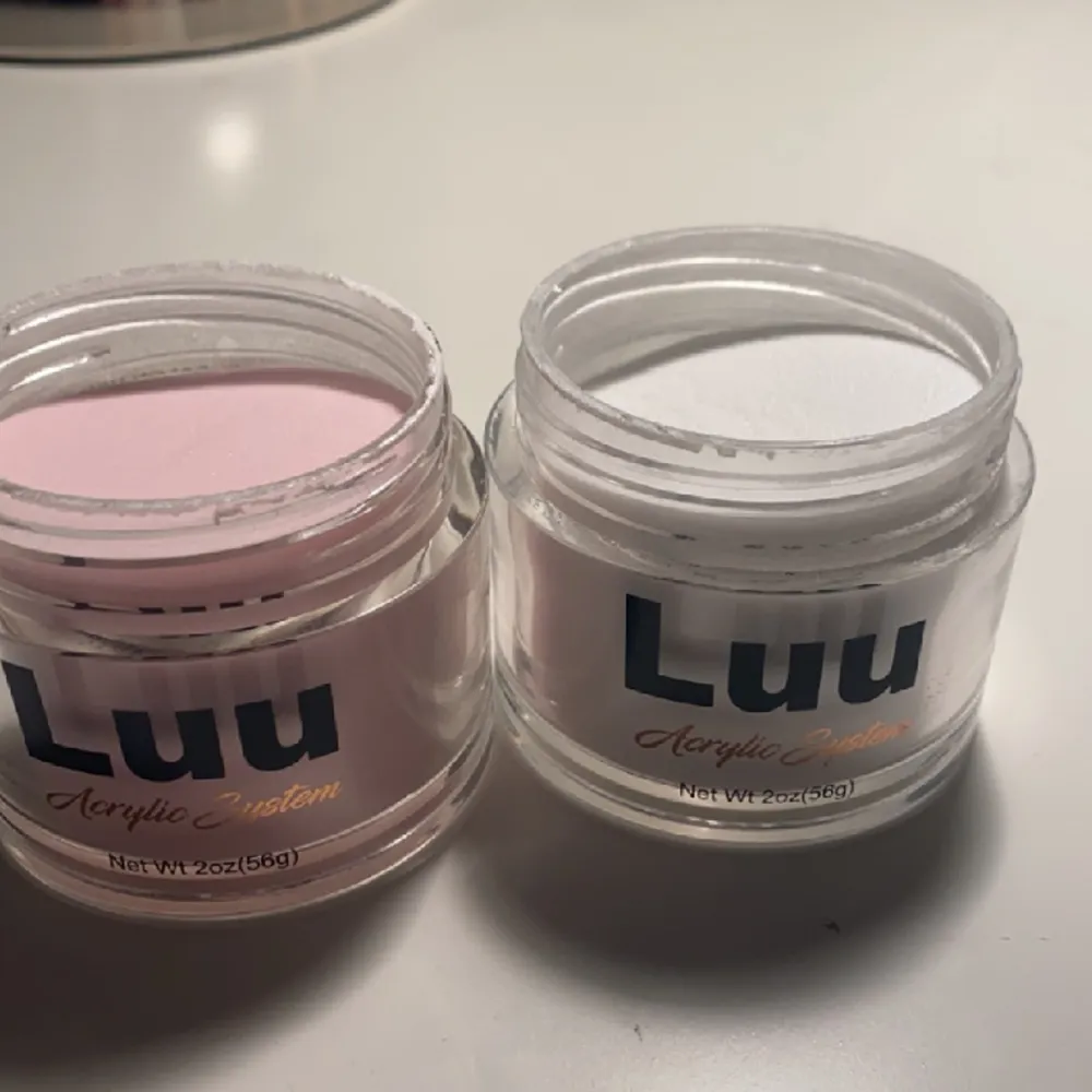 Säljer så fina akryl pulver från Luu nails. Endast använda 1 gång. 💕 färgerna princess pink och Milky white. 💕 Säljer då de inte kommer till användning. 💕. Övrigt.