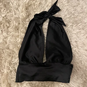 Topp - Säljer denna super snygga fest toppen från Gina då den inte kommer till användning💕